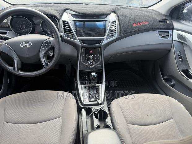Hyundai Elantra Limited Sedan FWD (1.8L 4cyl 6A) 2016 Red