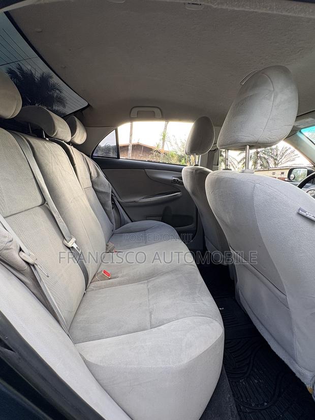 Toyota Corolla LE 4dr Sedan (1.8L 4cyl 4A) 2012 Gray