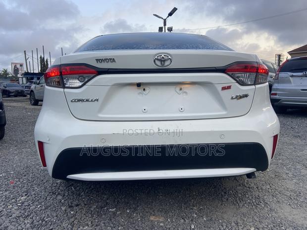 Toyota Corolla SE 2021 White