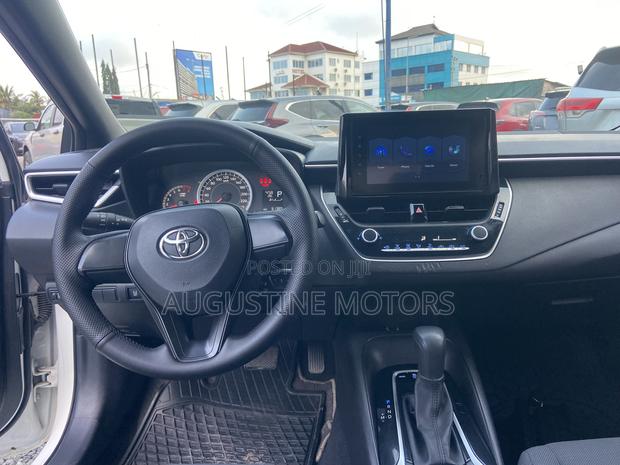 Toyota Corolla SE 2021 White