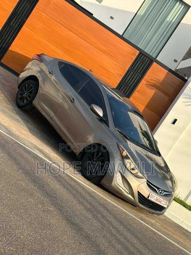Hyundai Elantra SE 4dr Sedan (1.8L 4cyl 6A) 2014