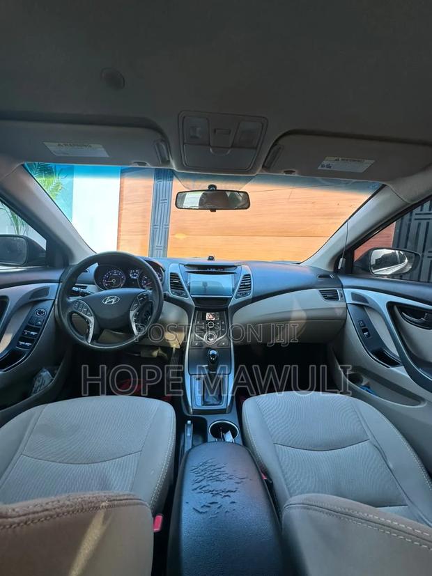 Hyundai Elantra SE 4dr Sedan (1.8L 4cyl 6A) 2014
