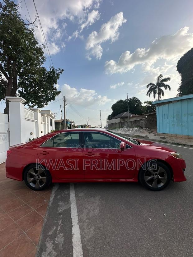 Toyota Camry SE 4dr Sedan w/Prod. End 11/13 (2.5L 4cyl 6A) 2014 Red