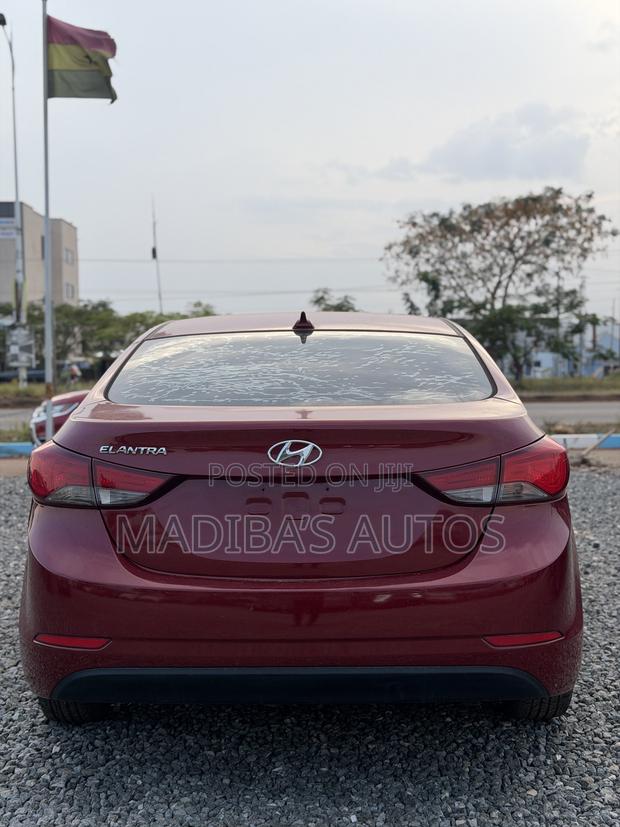 Hyundai Elantra Limited Sedan FWD (1.8L 4cyl 6A) 2016 Red