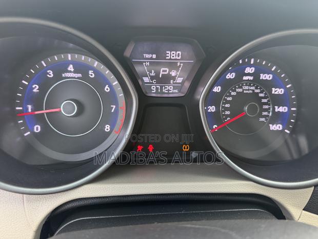 Hyundai Elantra Limited Sedan FWD (1.8L 4cyl 6A) 2016 Red