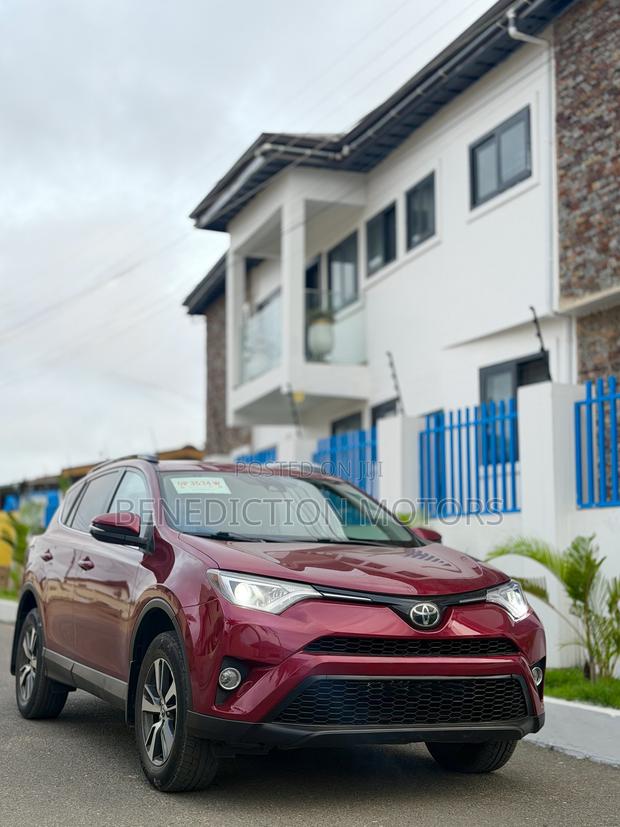 Toyota RAV4 LE 4dr SUV AWD (2.5L 4cyl 6A) 2018 Red
