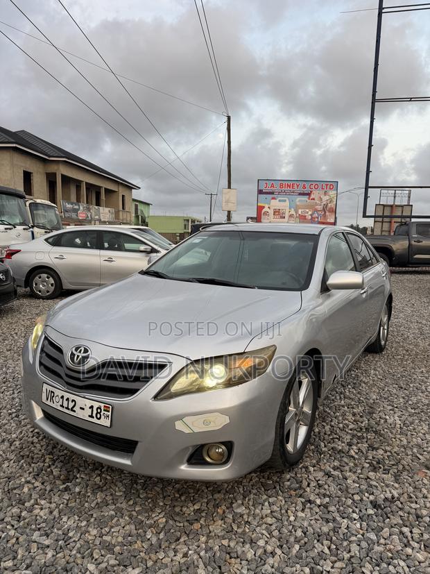 Toyota Camry 2010 Silver