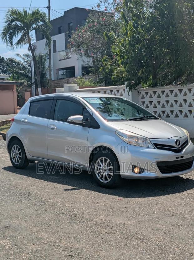 Toyota Vitz 1.3 FWD 5dr 2012 White