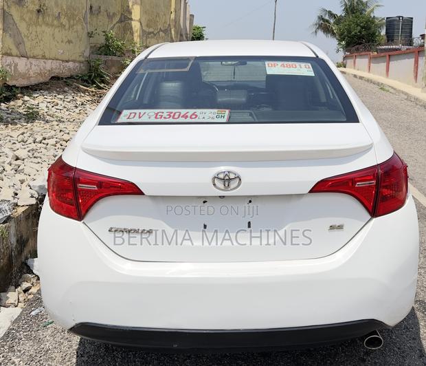 Toyota Corolla SE Special Edition 4dr Sedan (1.8L 4cyl CVT) 2017 White