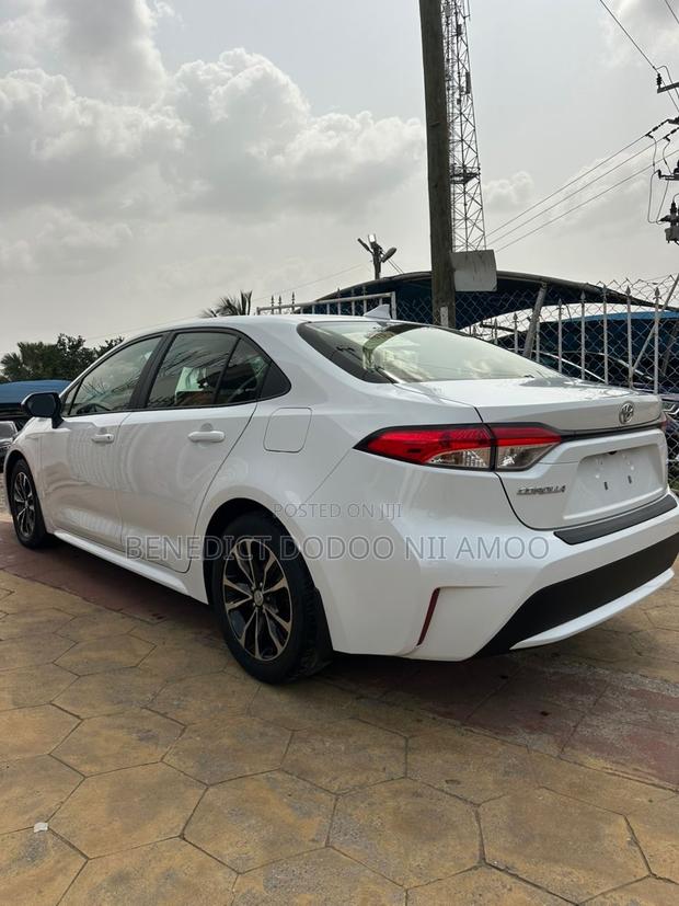 Toyota Corolla LE 2022 White