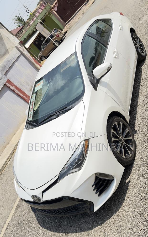 Toyota Corolla SE Special Edition 4dr Sedan (1.8L 4cyl CVT) 2017 White