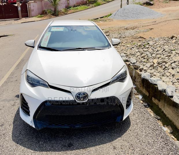 Toyota Corolla SE Special Edition 4dr Sedan (1.8L 4cyl CVT) 2017 White