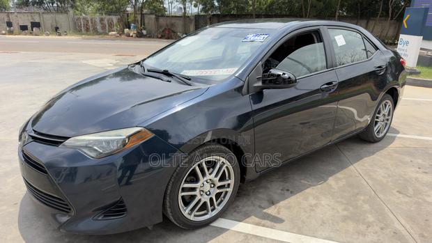 Toyota Corolla LE (1.8L 4cyl 2A) 2018 Blue