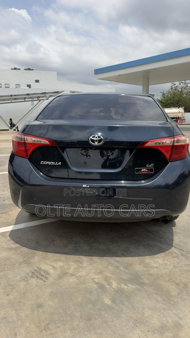 Toyota Corolla LE (1.8L 4cyl 2A) 2018 Blue