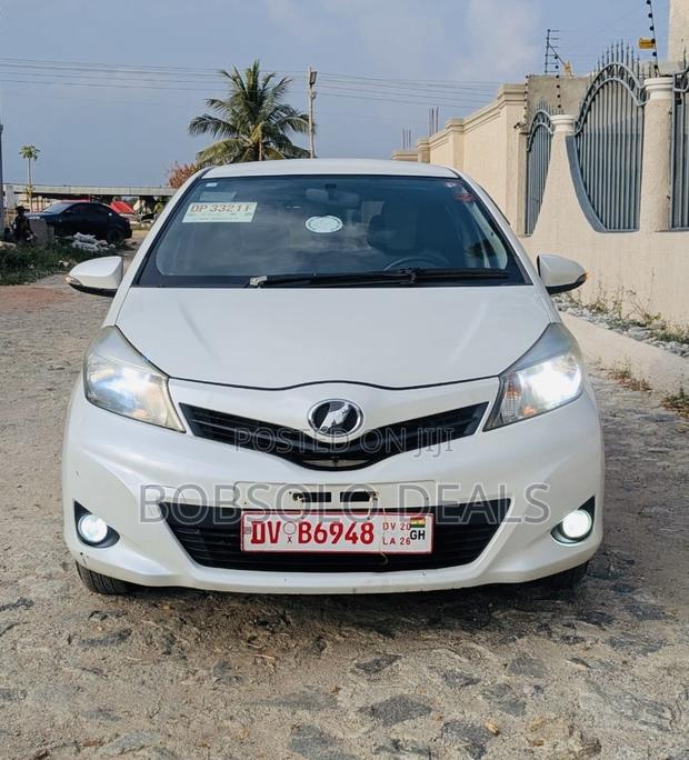 Toyota Vitz 1.3 AWD 5dr 2013 White