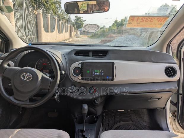 Toyota Vitz 1.3 AWD 5dr 2013 White