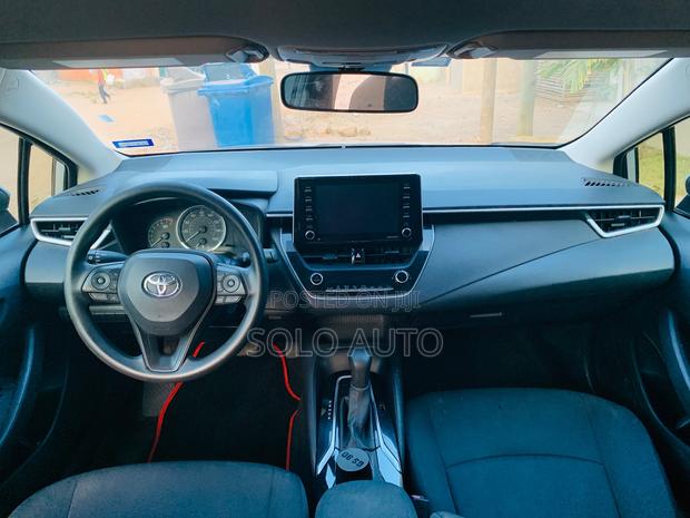 Toyota Corolla LE 2021 Silver