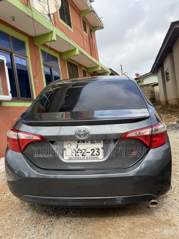 Toyota Corolla LE 4dr Sedan (1.8L 4cyl CVT) 2014 Gray