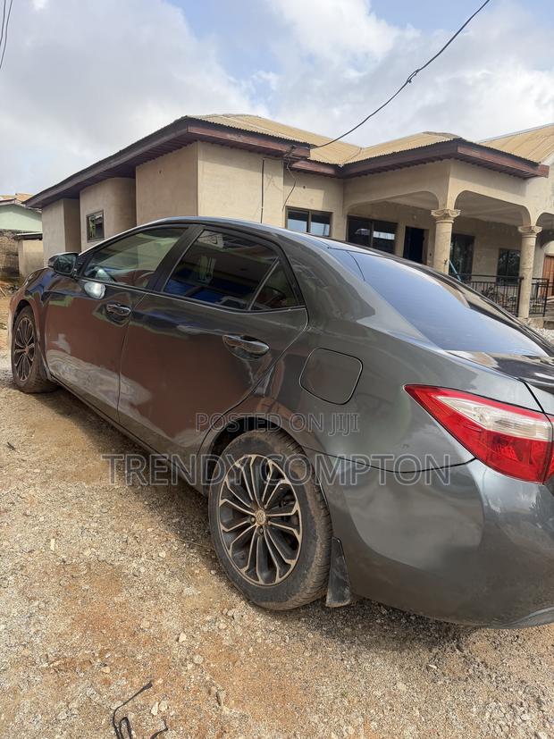Toyota Corolla LE 4dr Sedan (1.8L 4cyl CVT) 2014 Gray