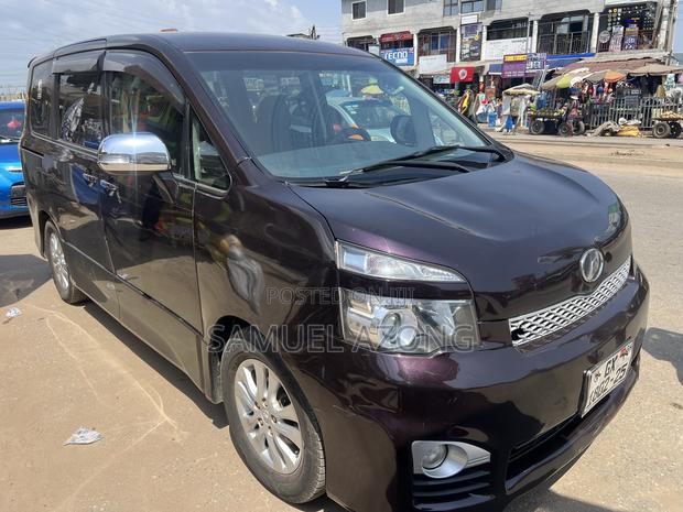 Toyota Voxy X 2WD 8-Seater 2012 Black