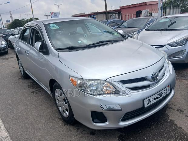 Toyota Corolla LE 4dr Sedan (1.8L 4cyl 4A) 2013 Silver