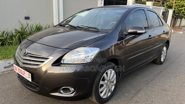 Toyota Belta 2011 Gray