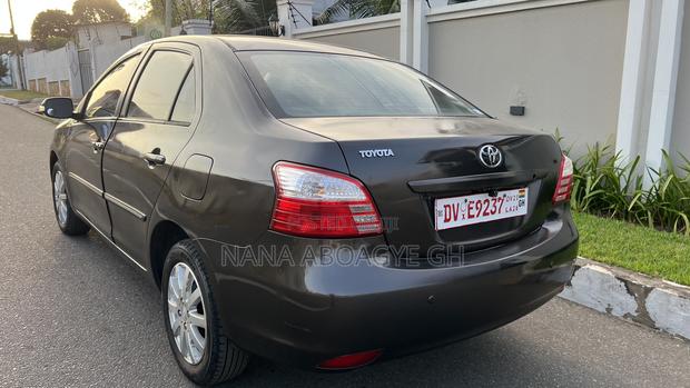 Toyota Belta 2011 Gray