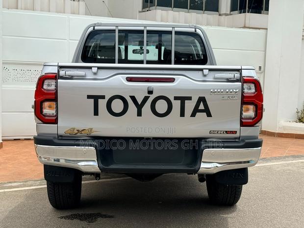 New Toyota Hilux SR5 (Diesel) 2026 Silver