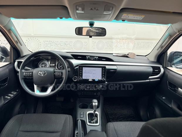 New Toyota Hilux SR5 (Diesel) 2026 Silver