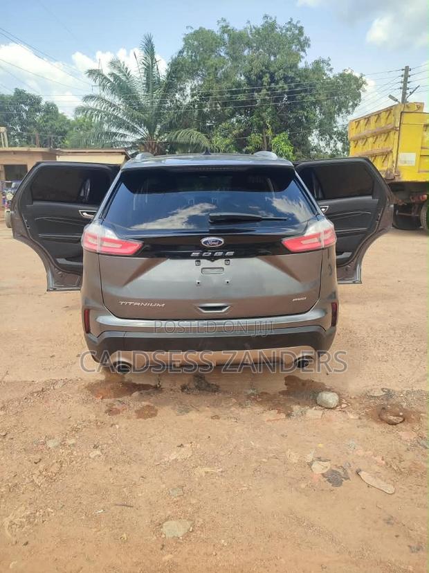 Ford Edge Titanium 2022 Gray