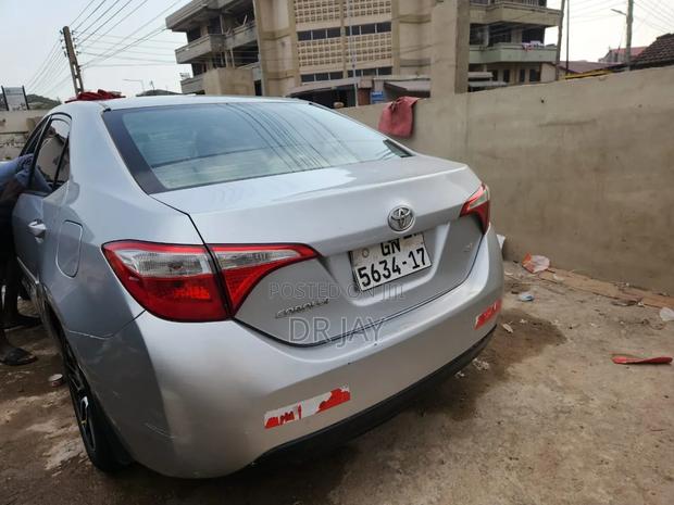 Toyota Corolla LE Eco 4dr Sedan (1.8L 4cyl CVT) 2015 Silver
