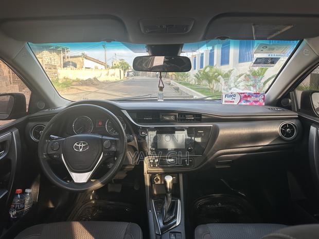 Toyota Corolla LE ECO 4dr Sedan (1.8L 4cyl CVT) 2017 Gray
