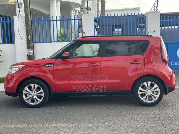 Kia Soul Base Hatchback 2017 Red