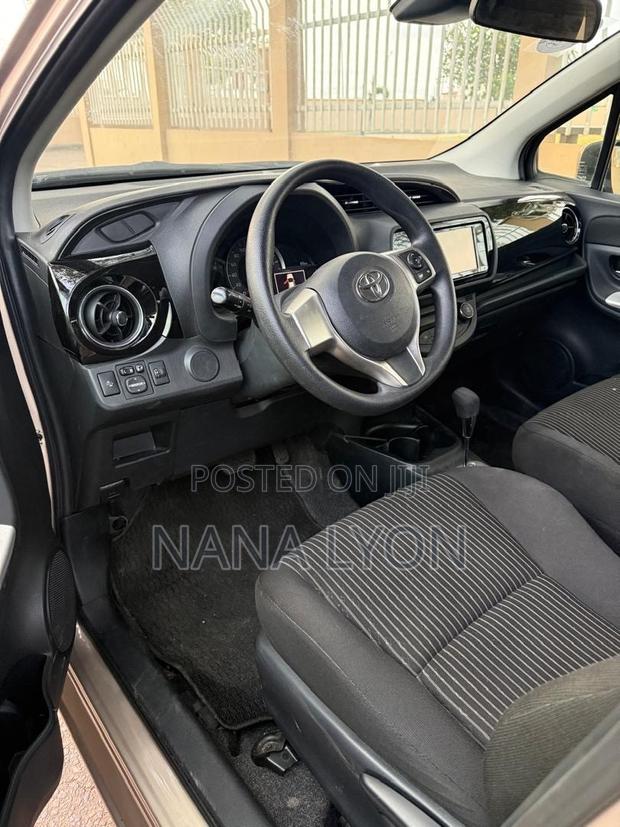 Toyota Vitz 1.3 FWD 5dr 2015 Beige
