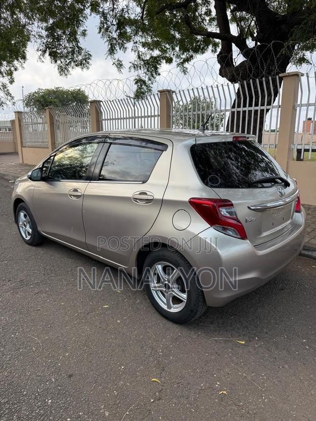 Toyota Vitz 1.3 FWD 5dr 2015 Beige