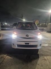 Toyota Voxy V 4WD 7-Seater 2013 White for sale