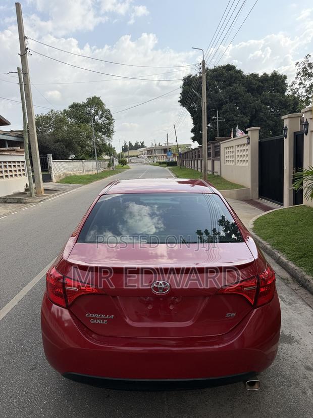 Toyota Corolla SE (1.8L 4cyl 2A) 2018 Red