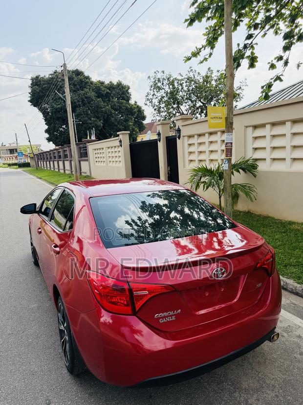 Toyota Corolla SE (1.8L 4cyl 2A) 2018 Red