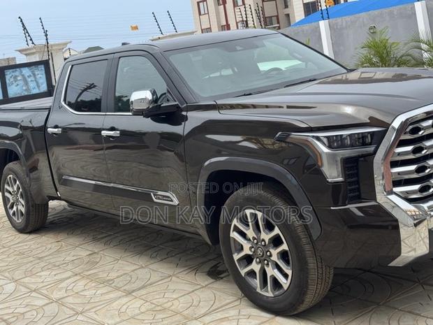 Toyota Tundra 1794 Edition CrewMax 6.5' Bed 2024 Gray