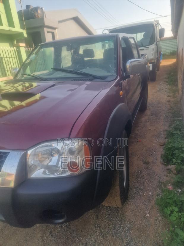 Nissan Hardbody 2004 Red