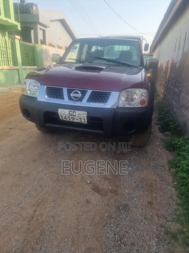 Nissan Hardbody 2004 Red