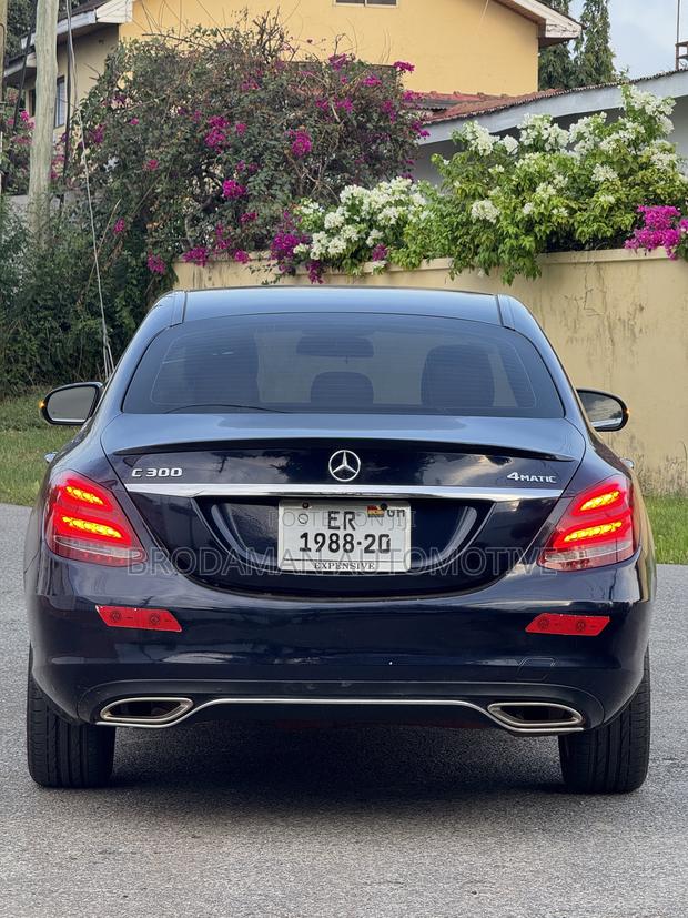 Mercedes-Benz C300 Luxury Sedan RWD (2.0L 4cyl 7A) 2017 Blue