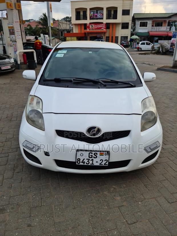 Toyota Vitz 2009 Off white