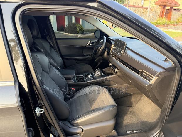 Mitsubishi Outlander SE 2022 Gray
