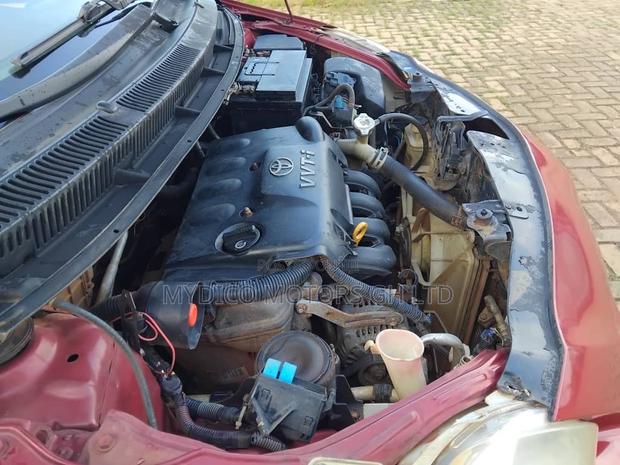 Toyota Yaris Base Sedan 4dr 2010 Red