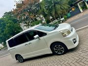 Toyota Voxy V 2WD 8-Seater 2012 White for sale
