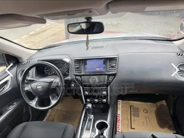 Nissan Pathfinder 2020 Silver