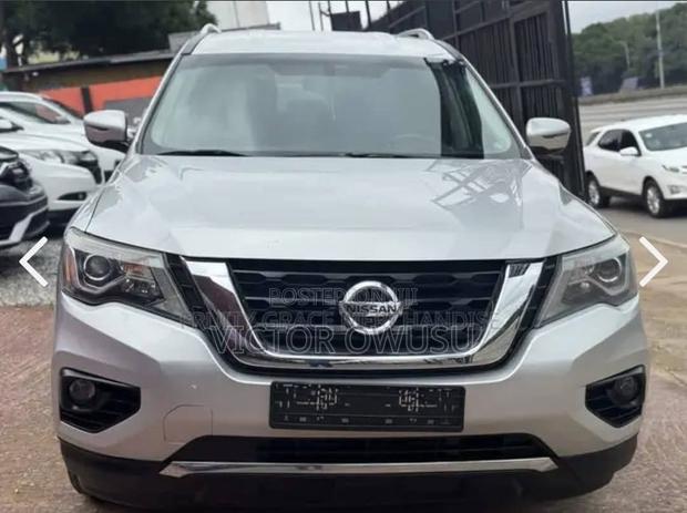 Nissan Pathfinder 2020 Silver