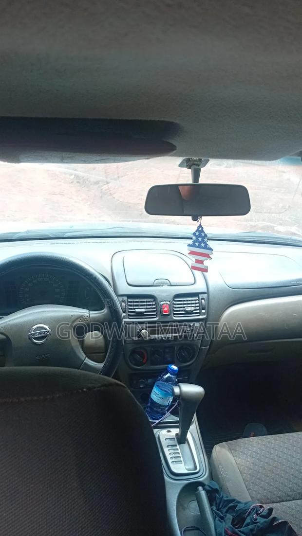 Nissan Sentra SE-R 2011 Blue