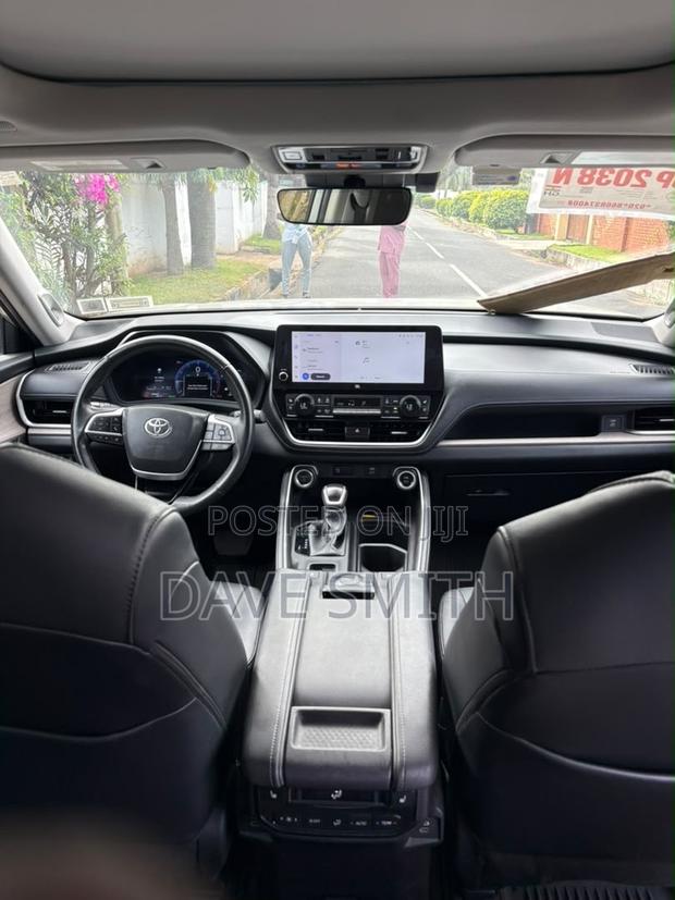 Toyota Highlander Limited AWD 2024 Silver
